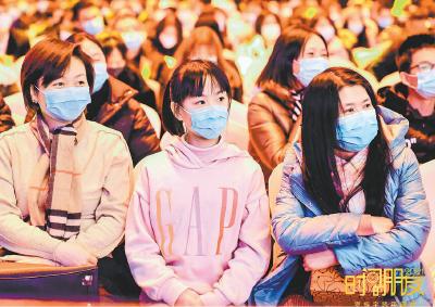 新的一年带着希望和爱去改变 “时间的朋友”冲上微博热搜第一