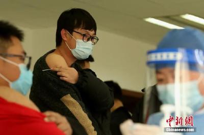 接种新冠疫苗后，为什么不能带走按压棉签？