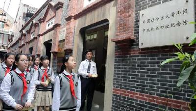 聚焦“四史”学习 融媒体读本《破茧》出版 