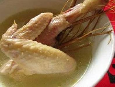 牛大力桑枝鸡汤治腿凉 