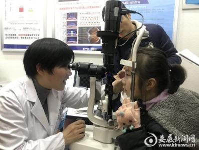 学生配镜取镜迎小高峰 新学期科学用眼很关键