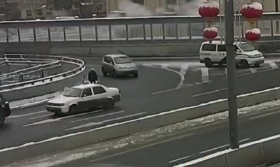 这一抱，真帅！