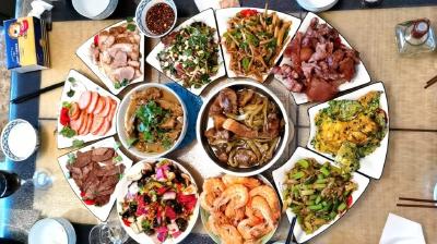 欢欢喜喜年夜饭（时春华）