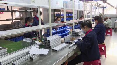 抓紧生产赶订单