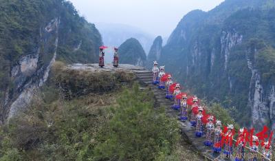 湖南湘西矮寨：彩练当空，风景独好