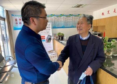 浙江宁波八旬老党员13年坚持向社区捐款 