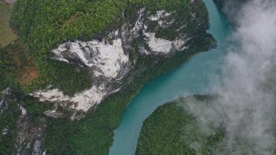 【每日一景】湖北鹤峰：高山深谷 碧水悬瀑