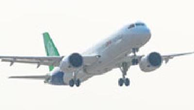 国产大型客机C919全球首单“落地”东航 