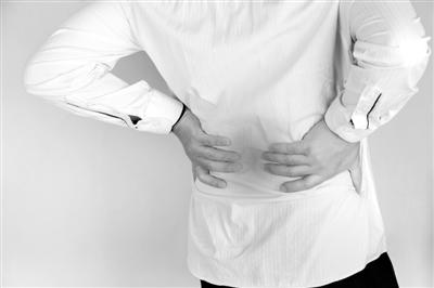 越休息腰越痛 警惕患上“脊柱关节炎”