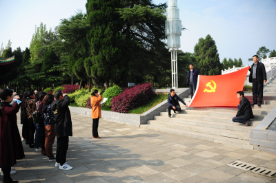 市水利局到革命烈士陵园接受党史学习教育