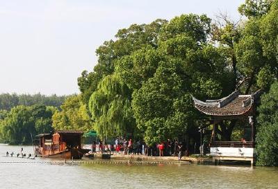 浙江嘉兴南湖：水下育森林 环湖连绿廊