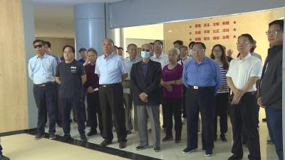 襄阳市老领导参观考察我市经济社会发展情况