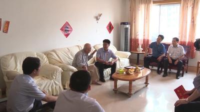 市领导走访慰问老党员、老干部、因公牺牲党员家属等