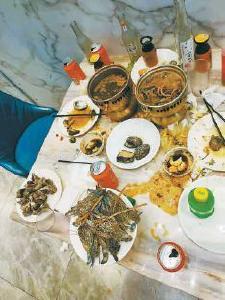 浪费食物可耻 自助更应光盘