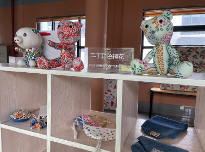 浙江桐乡：“活态传承”让手工彩色拷花技艺重焕光彩