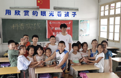 我为群众办实事，爱心支教暖童心