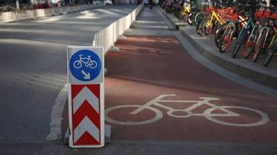 电动自行车3年过渡期将于10月31日期满 市民可至800多家门店“以旧换新” 11月起超标电动自行车上路将罚千元