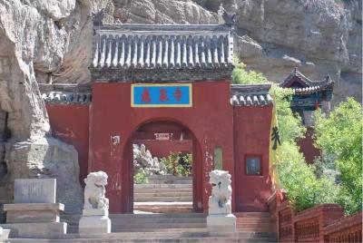 山西阳曲：悬泉寺