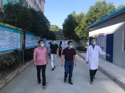 市残联理事长调研康复机构