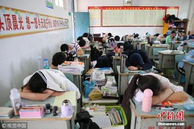 中国孩子跑得更快了，更高更壮了