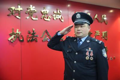 守好平安“责任田”做好群众“贴心人” ——枣阳市公安局七方派出所副所长杨文闻