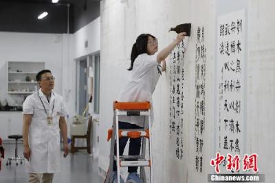 他们在故宫修文物，参与修复传说中的乾隆花园……