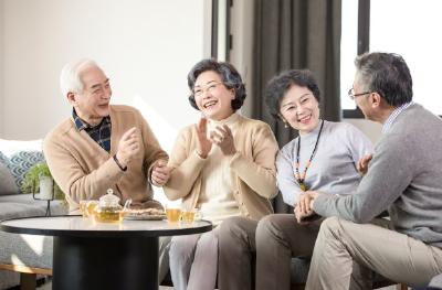 满足老年人基本需求，各地给政策给补贴—— 普惠型服务保障幸福晚年