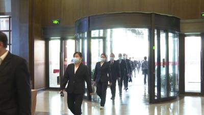 【聚焦两会】V视 | 参加政协枣阳市第九届委员会第一次会议的委员们向大会报到
