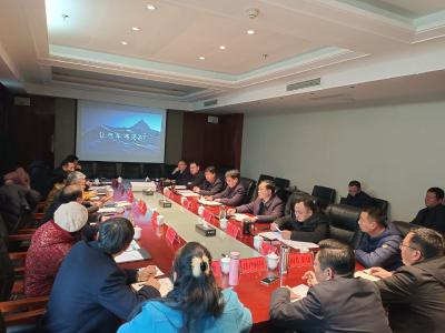 襄阳市委常委、枣阳市委书记孟艳清与北京等地企业家一行洽谈招商项目，并实地调研落地项目在建工地现场