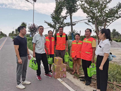 枣阳市农村公路服务中心：夏日送清凉 关怀暖人心