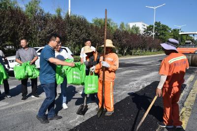 “送清凉”关爱交通运输一线劳动者