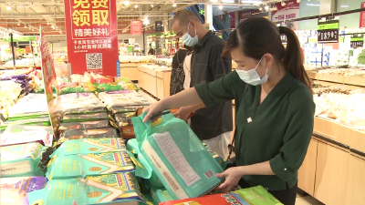 V视 | 市商务局检查中秋节生活必需市场品保供工作