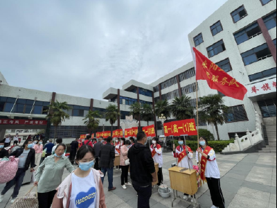 枣阳二中：志愿红绽放在秋季迎新岗上