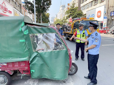 我市专项整治老年代步车道路交通违法行为