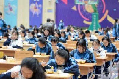 湖北：每所中小学校至少增配1名食品安全副校长