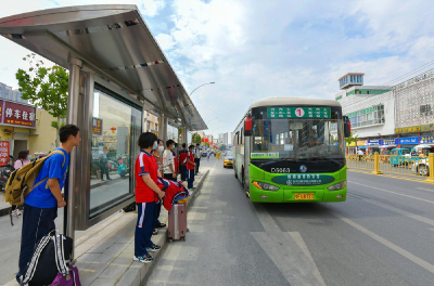 襄阳路公交站台改造完工