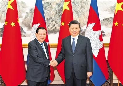 习近平会见柬埔寨首相洪森
