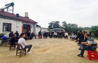 协商在一线 田间地头解难题