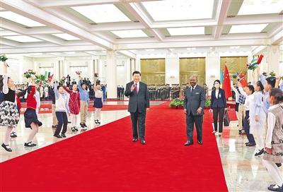 习近平：将中加两国提升为全面战略合作伙伴关系