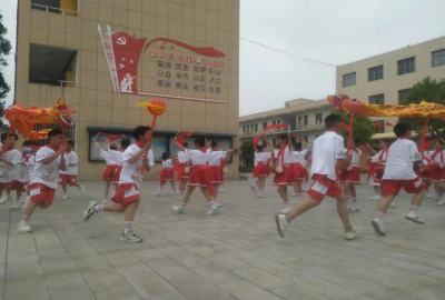杨垱镇中心小学少年宫活动丰富多采
