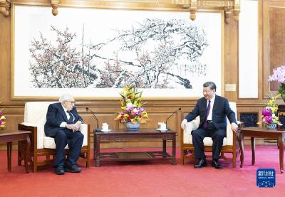 习近平会见美国前国务卿基辛格 