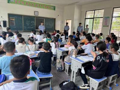 安全教育课守护学生安全