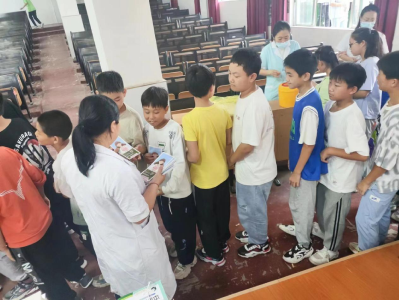 七方镇中心卫生院开展“全国科普日”进校园活动