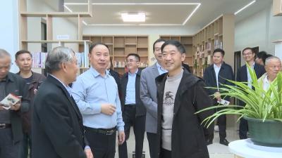 V视 | 襄阳市老年大学校长培训班学员来我市参观