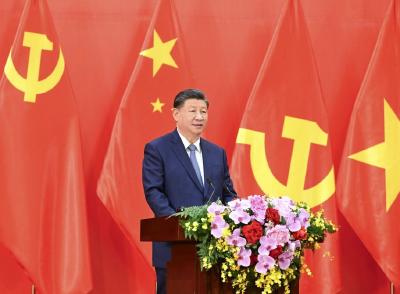 习近平同越共中央总书记阮富仲共同会见中越两国青年和友好人士代表