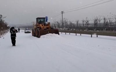 V视 | 市公安局全力做好降雪天气道路安全保畅工作