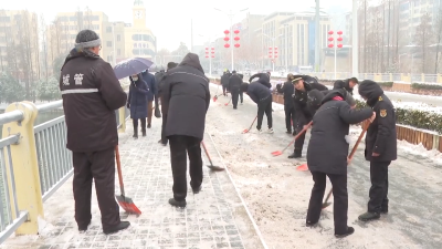 V视 | 市城管局：不畏严寒除积雪 全力以赴保畅通