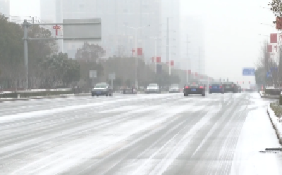 V视 | 市人武部组织民兵迎雪而上保道路畅通和市民出行安全