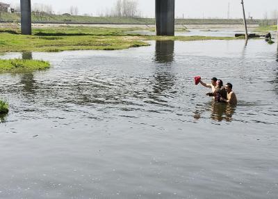 枣阳民警及时救助一名失足落水群众