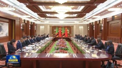 习近平会见赞比亚总统希奇莱马